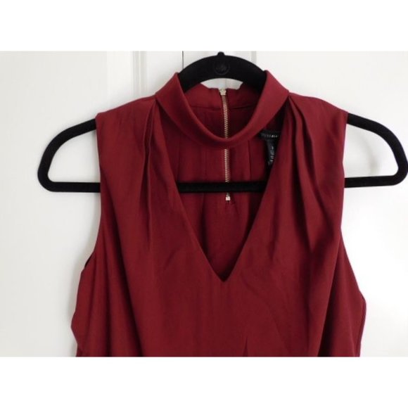 White House Black Market WHBM Maroon Keyhole Pleated Chiffon Blouse size 2 - Picture 4 of 7